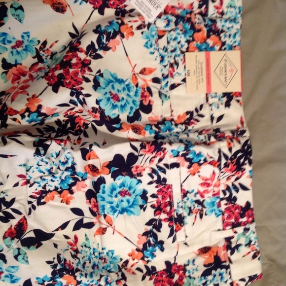 NWT Floral Capris Size 2 - Picture 3 of 5